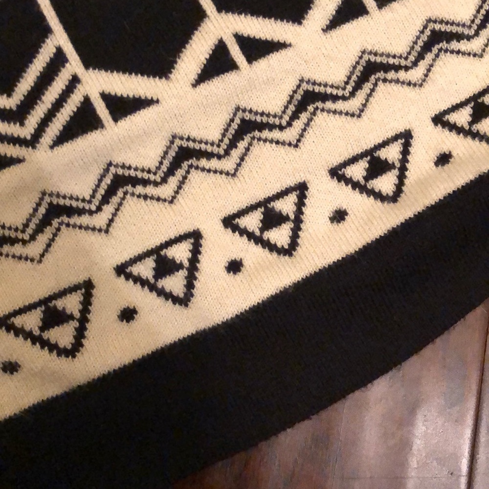 Forever 21 Sweater - Picture 5 of 5